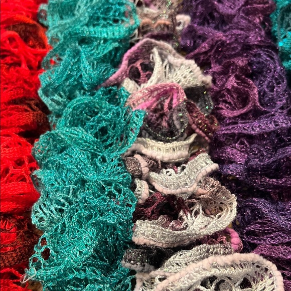 Colorful Ruffled Scarves Set - Picture 4 of 7